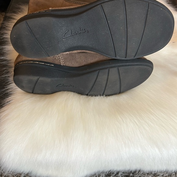 Clarks ⚜️ Brown Sueded Leather Boots - Picture 5 of 8